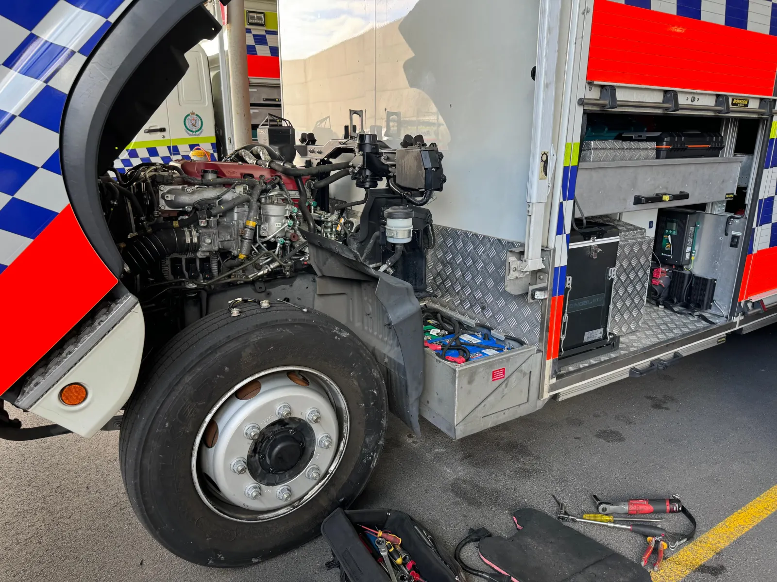 Emergency roadside battery assistance
